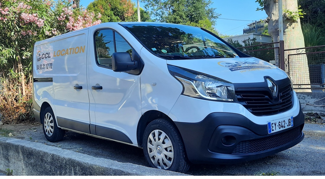 PHOTO TRAFIC EY-642-JB Utilitaire 7 m3 Renault Trafic en location sur la Côte d'Azur